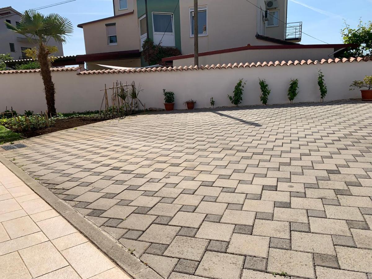 Puntizela-Patty Apartment Пула Екстериор снимка
