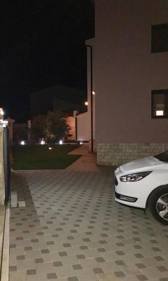Puntizela-Patty Apartment Пула Екстериор снимка
