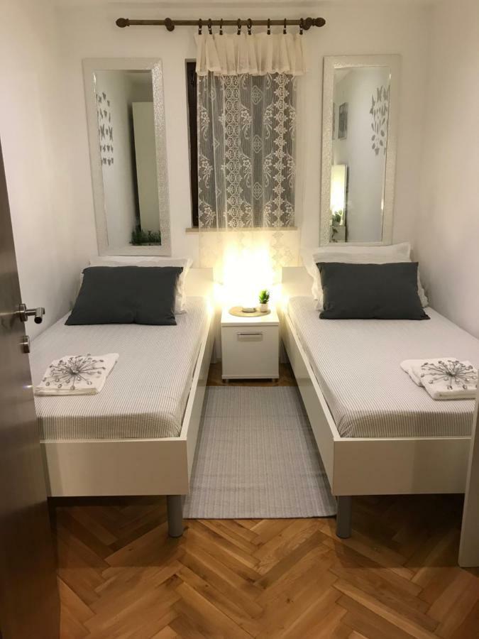 Puntizela-Patty Apartment Пула Екстериор снимка